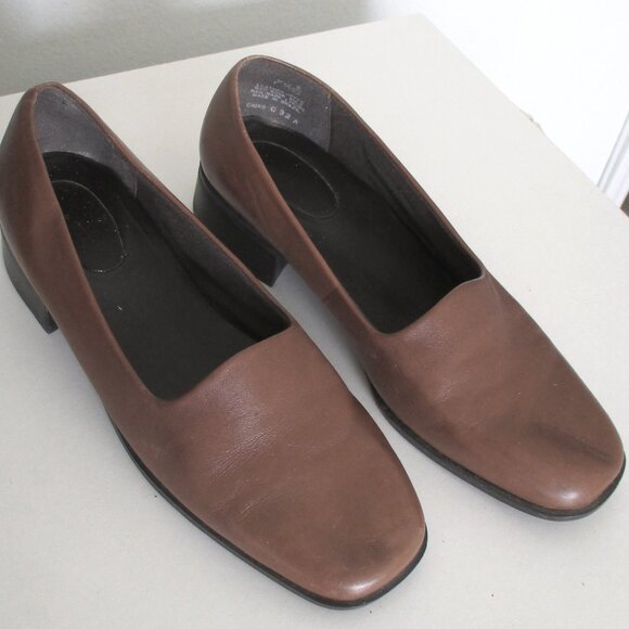 Easy Spirit Womens Brown Leather Loafer w/1" Rubber Block Heel - Size 7.5M - Picture 2 of 8